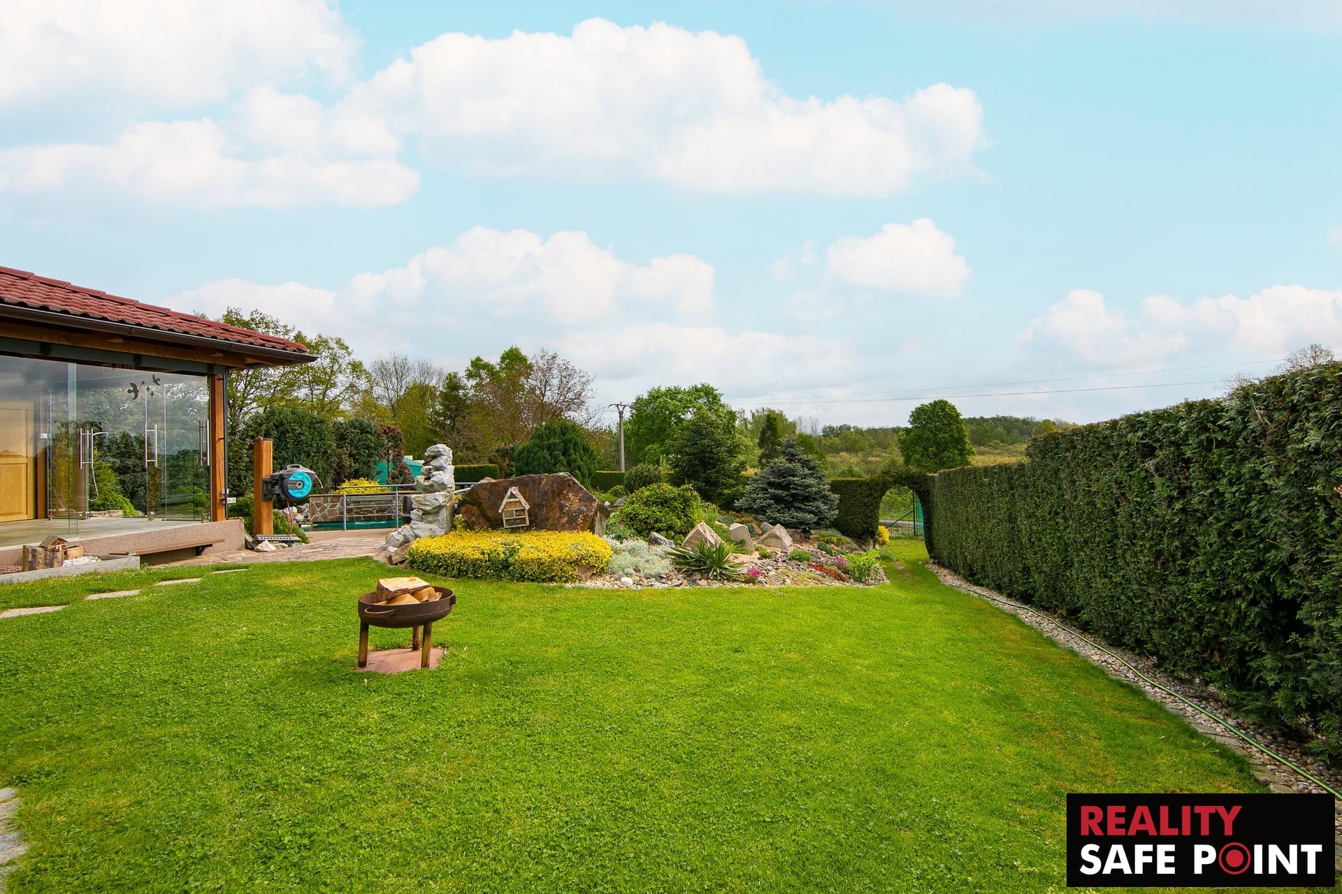 Nadstandardní rodinný dům 304 m² se zahradou 882 m², garáží a venkovním zázemím – Mantov – foto 24