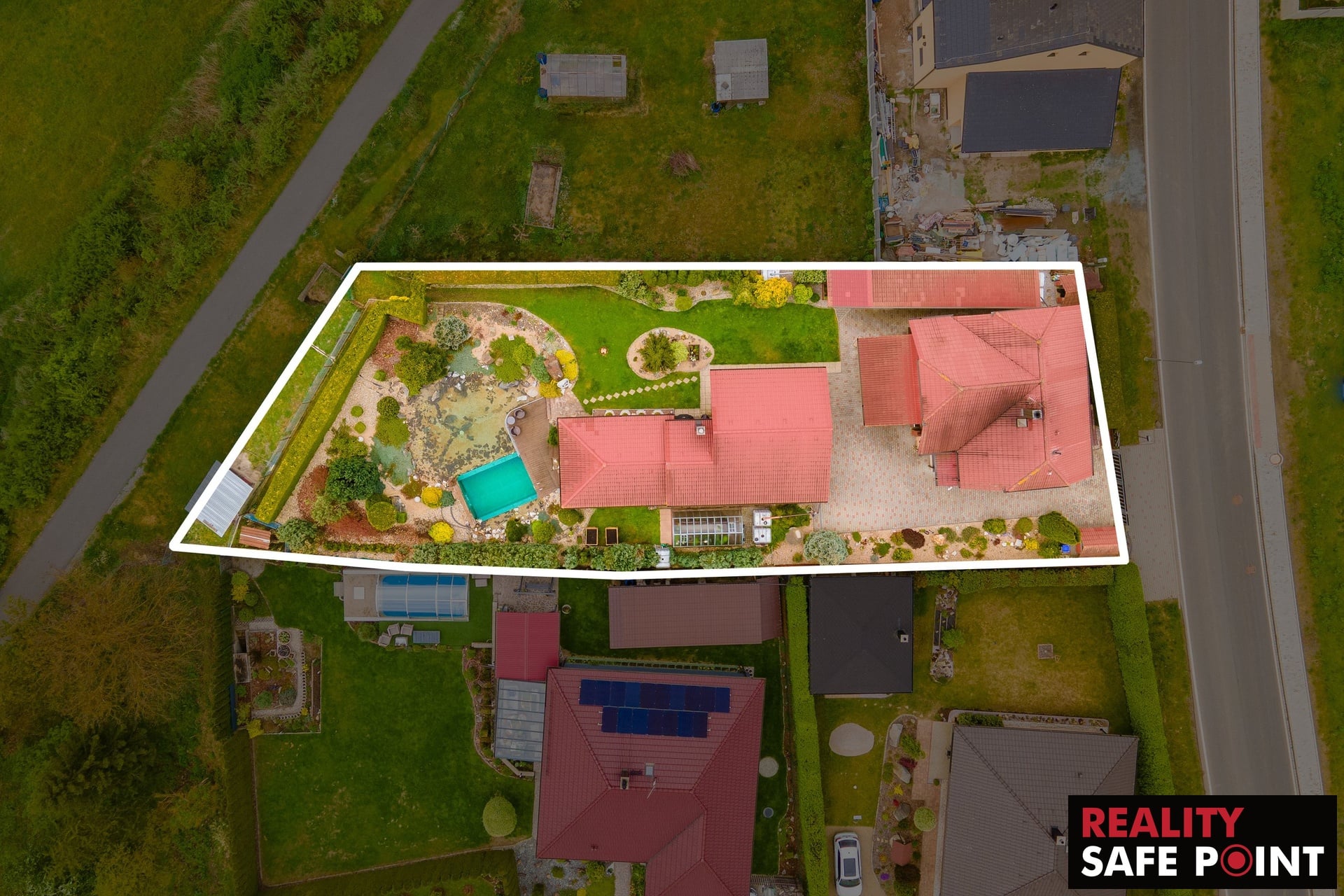 Nadstandardní rodinný dům 304 m² se zahradou 882 m², garáží a venkovním zázemím – Mantov – foto 25