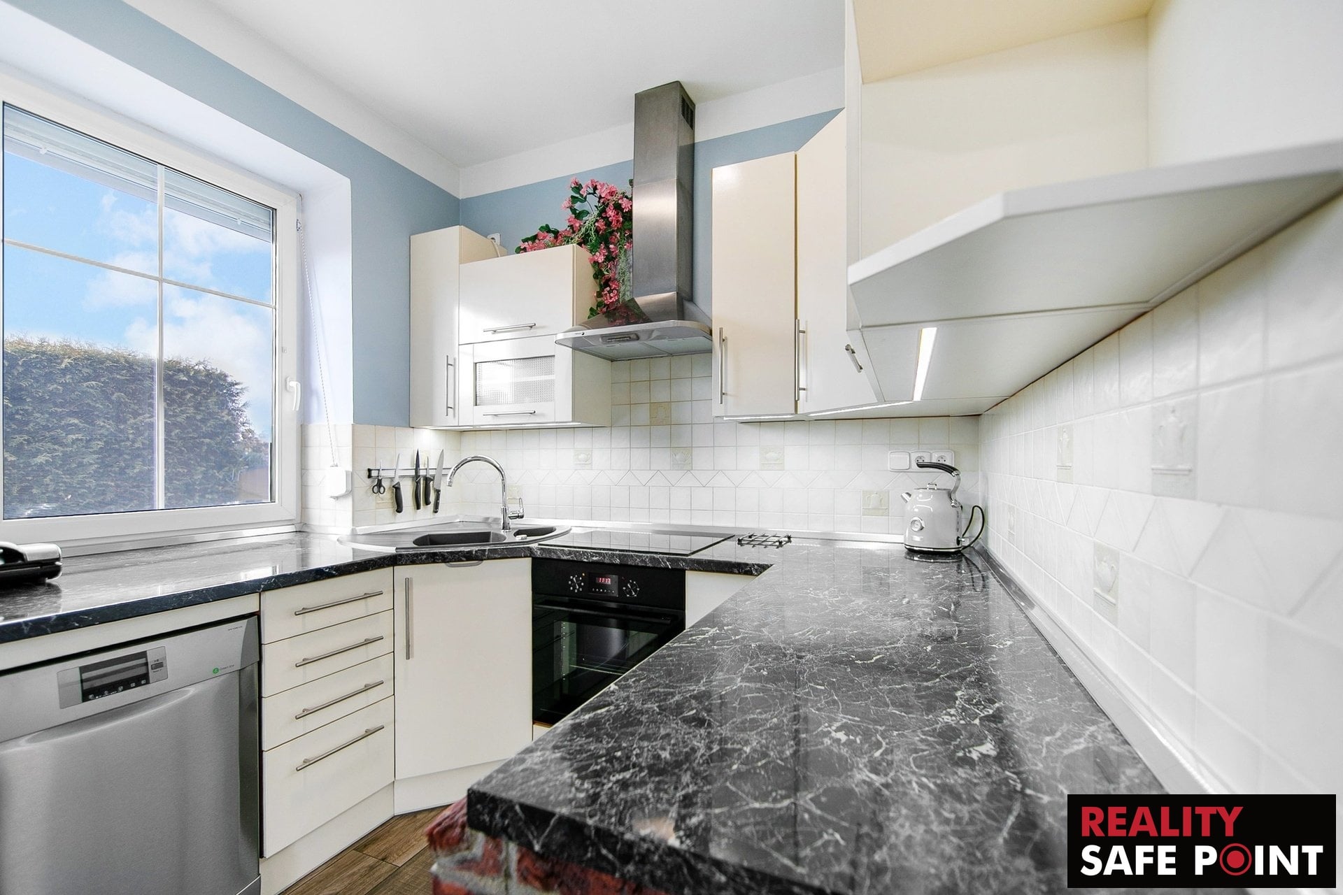 Nadstandardní rodinný dům 304 m² se zahradou 882 m², garáží a venkovním zázemím – Mantov – foto 7