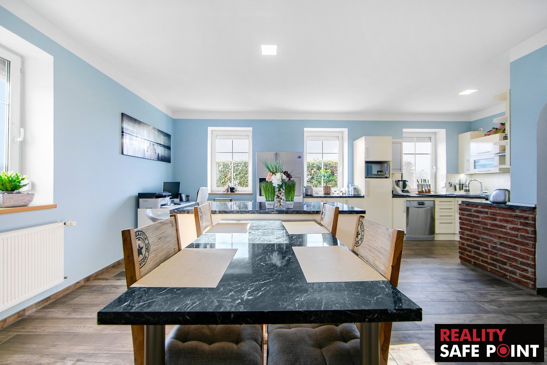 Nadstandardní rodinný dům 304 m² se zahradou 882 m², garáží a venkovním zázemím – Mantov – foto 6
