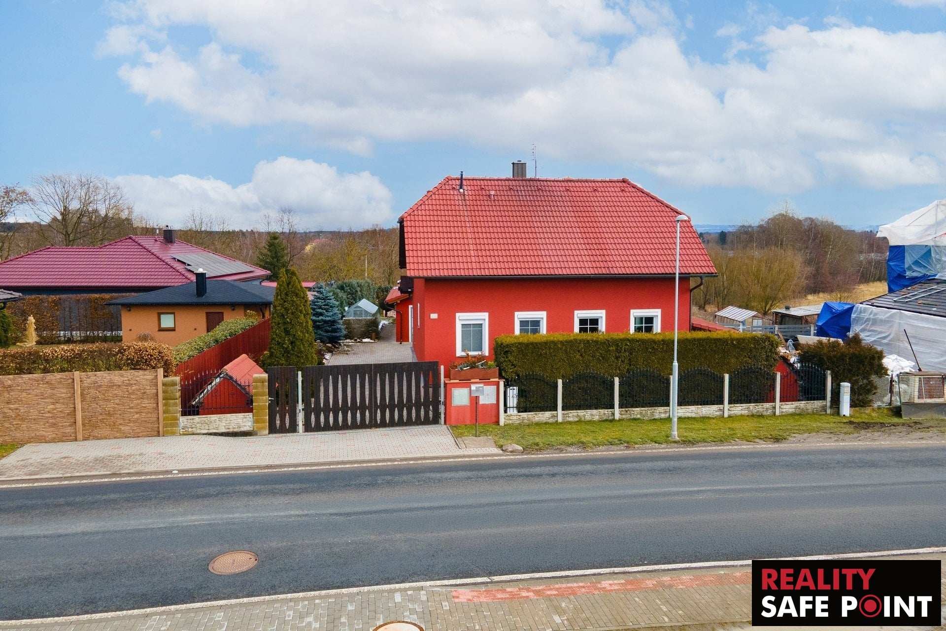 Nadstandardní rodinný dům 304 m² se zahradou 882 m², garáží a venkovním zázemím – Mantov – foto 27