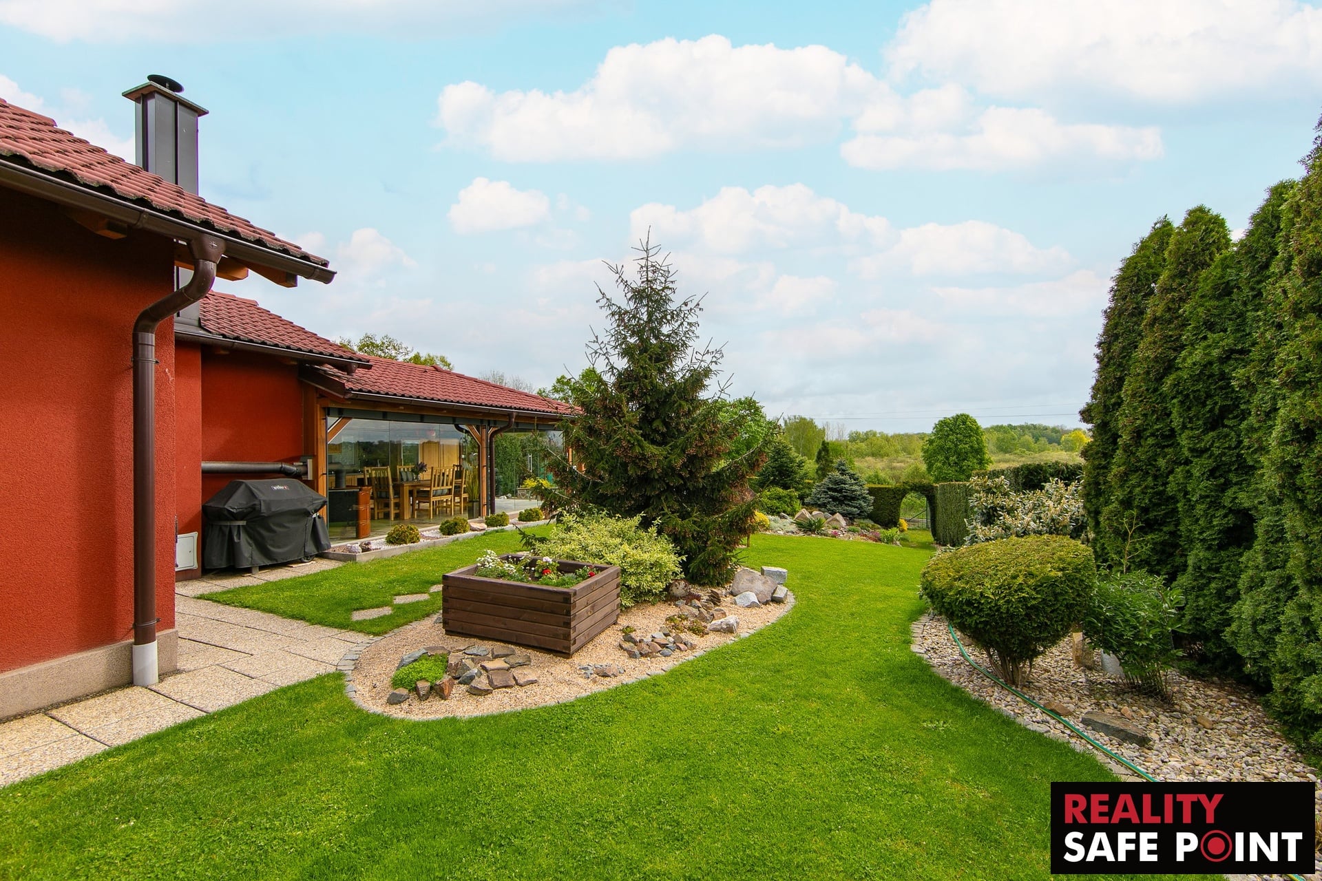 Nadstandardní rodinný dům 304 m² se zahradou 882 m², garáží a venkovním zázemím – Mantov – foto 16