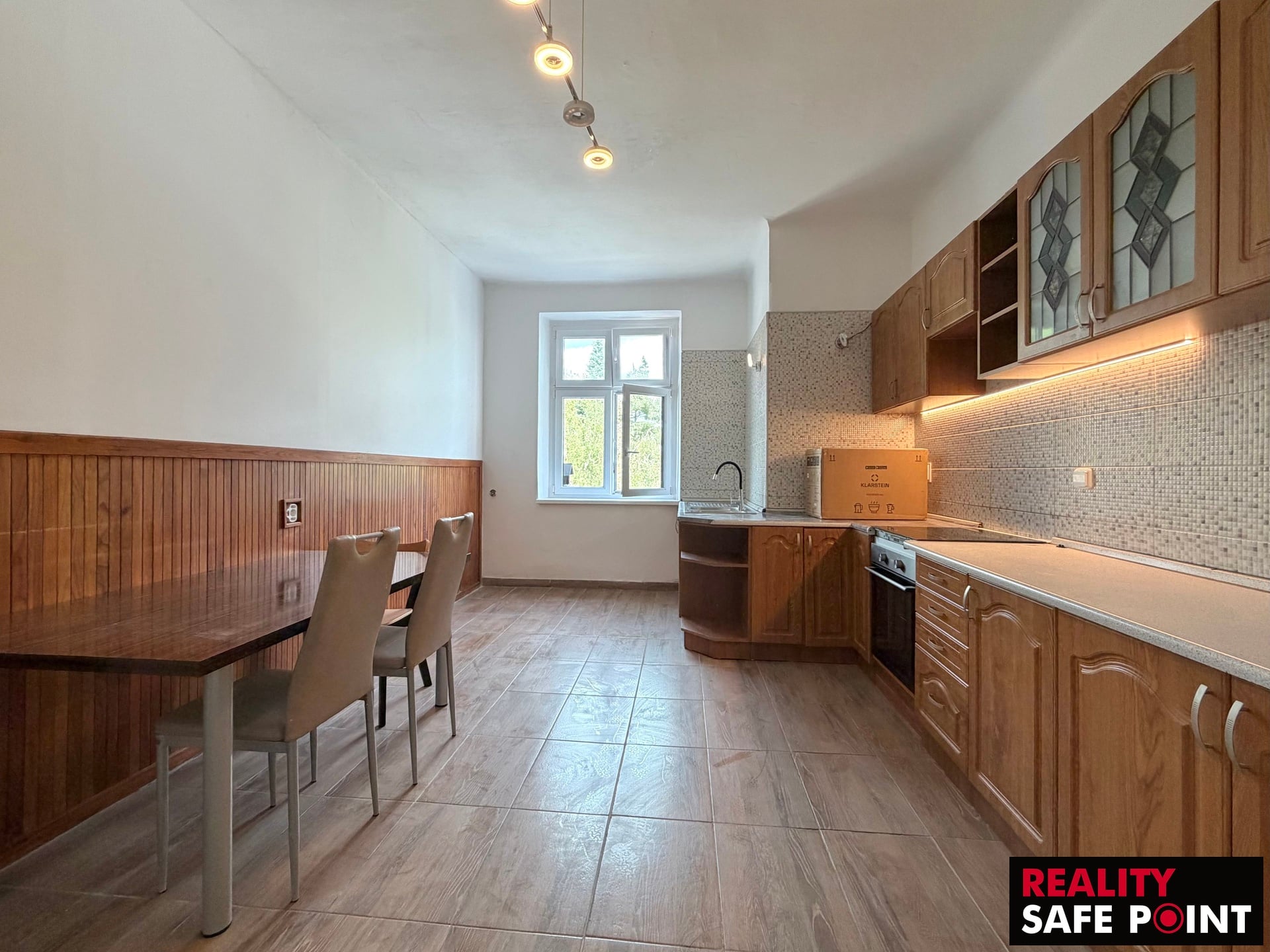 Pronájem bytu 3+1 80 m² se zahradou, Plzeň – Severní Předměstí – foto 4