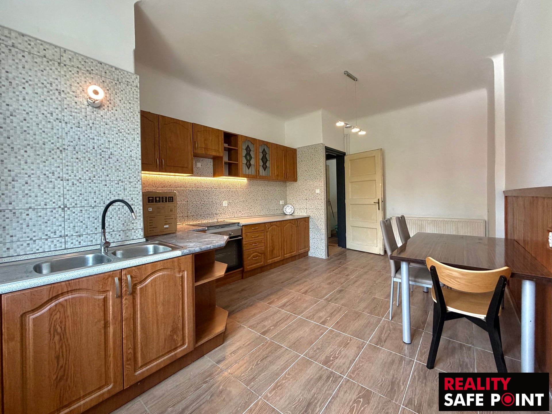 Pronájem bytu 3+1 80 m² se zahradou, Plzeň – Severní Předměstí – foto 3
